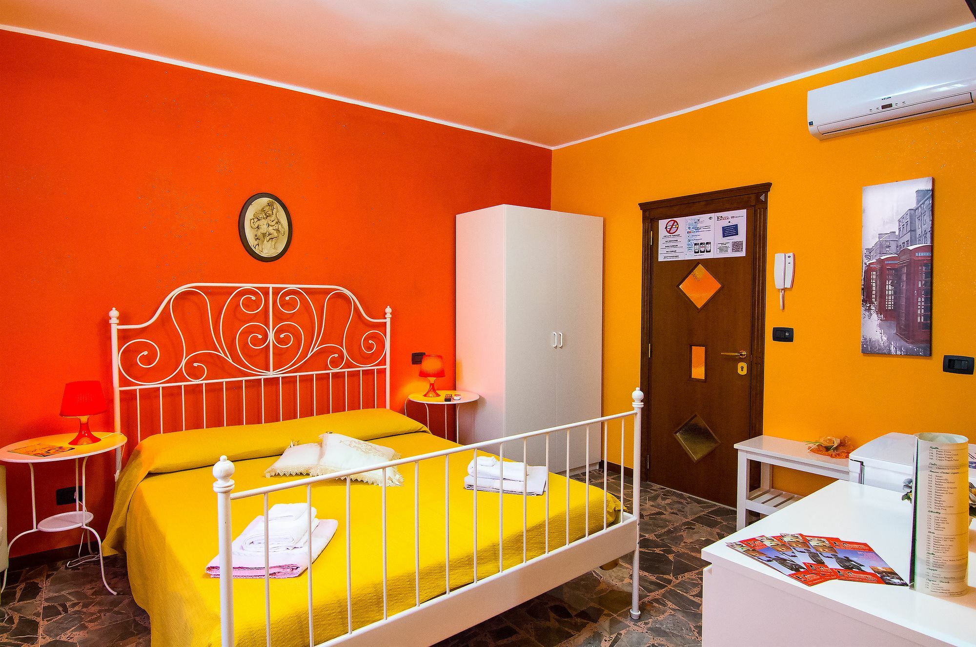 B&B Eraclio Suite Барлетта Экстерьер фото
